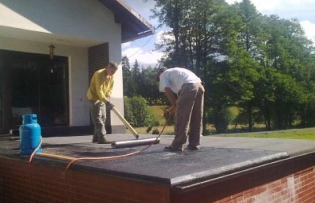 bylo možné přilepit k napenetrovanému betonu.