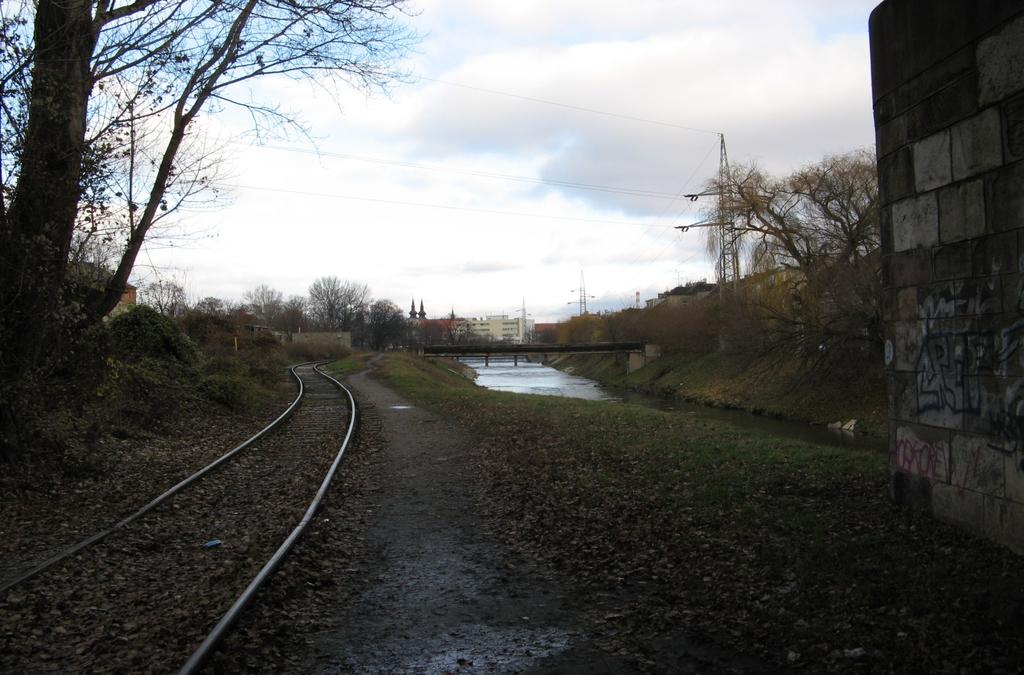 Stále funkční vlečka do RWE a Tepláren Brno (pohled na sever, částečně trasa