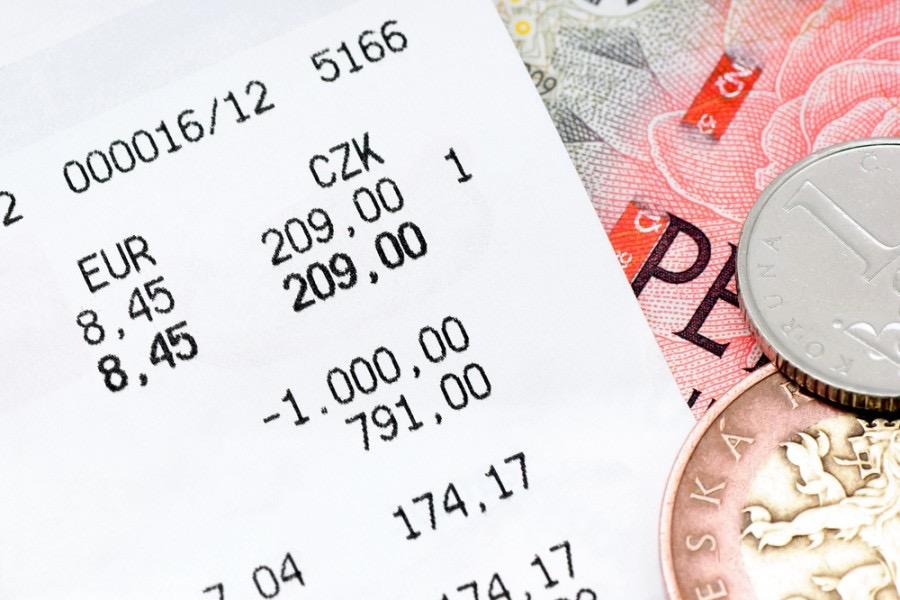 Daň z přidané hodnoty se týká každého z nás DPH jako jeden z nejdůležitějších příjmů státního rozpočtu Daň z přidané hodnoty, zkráceně DPH, se týká nás všech, ať už jste zaměstnanci, OSVČ, fyzické,