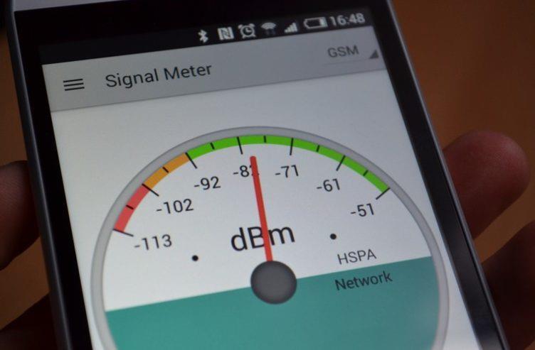 Dodatečný útlum vozidel (přibližné hodnoty) 25 db