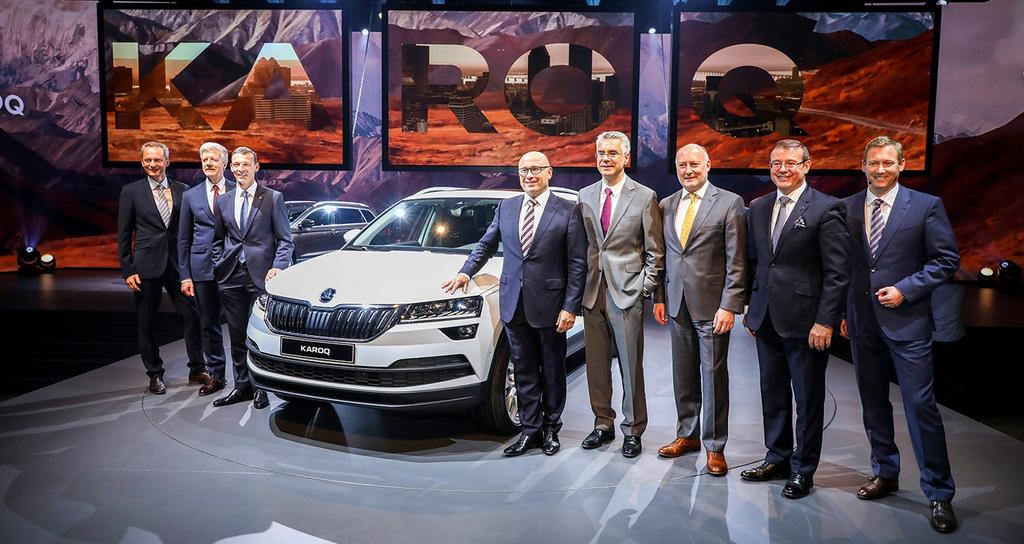 NEUSTÁLE ONLINE Mobilní služby ŠKODA Connect umožňují neustálé propojení nového ŠKODA KAROQ s online světem a získávání dopravních
