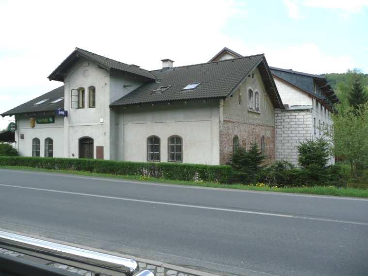 44 z jihovýchodu pohled na budovu č.p. 42 ze silnice č.