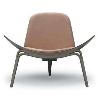 UTB ve Zlíně, Fakulta multimediálních komunikací 15 2.3 Hans J. Wegner Pro Hanse Wegnera bylo typické, že dbal u svých výrobků na to, aby byly pohledové ze všech stran.