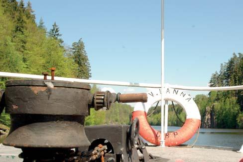 Ze svého člunu pravidelně zajišťuje para závody na vodní nádrži Sloup v severních Čechách, při kterých parašutisté dopadají na plovoucí ponton na hladině řeky: Pouštím lidi do náletu, když je všechno