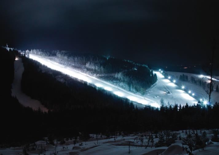 sjezdovkou (slunná terasa) YOUR Park (snowpark)