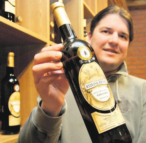 M ajitel vinařství Josef Dufek po svém otci kromě křestního jména podědil i vášeň pro víno. Pocházím ze starého vinařského rodu.