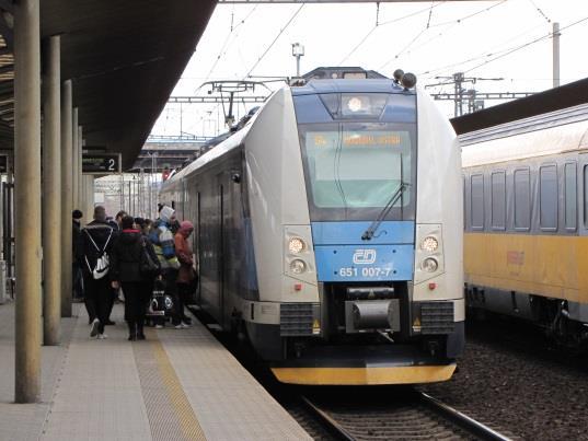 650) Linka S7 Frýdek Místek Český Těšín ( - Cieszyn) 5 ks dvojdílných částečně nízkopodlažních motorových jednotek Regionova (ř.