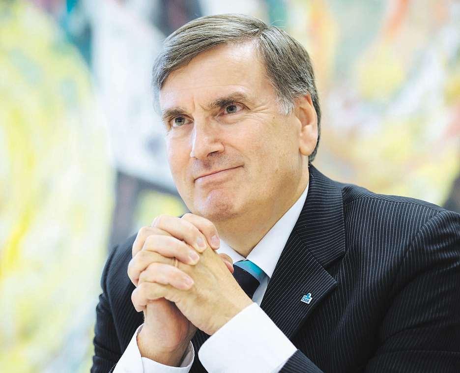 6 BANKYAPOJIŠŤOVNY Rozhovor BANKYJSOUSILNĚJŠÍNEŽ KDYDŘÍV JOHN ARTHUR HOLLOWS, GENERÁLNÍ ŘEDITEL ČESKOSLOVENSKÉ OBCHODNÍ BANKY Janis Aliapulios janis.aliapulios@economia.