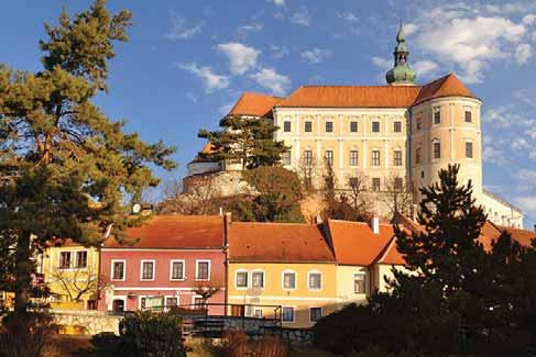 Sousoší Nejsvětější Trojice Dominanta hlavního mikulovského náměstí vyrostla v letech 1723 1724 z iniciativy knížete Waltera Xavera Dietrichsteina.