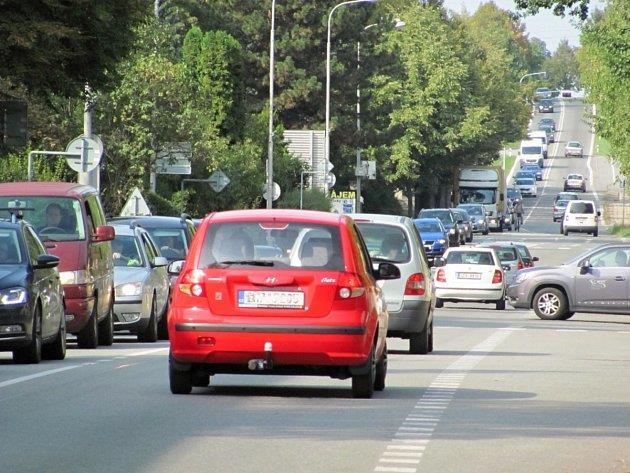 3 SILNIČNÍ DOPRAVA Silnice I. /11 Silnice I. /14 V pracovní den projede Rychnovem nad Kněžnou přes 15 000 silničních vozidel.