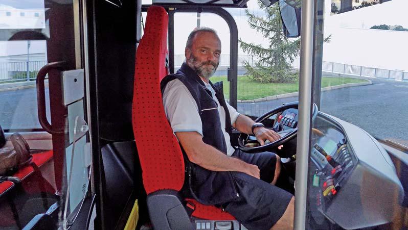 Možná že právě pojmy jako smysl pro fair play, pro čest, pro nezištnou pomoc, pro kamarádství automaticky zvedly Michala ze sedadla řidiče autobusu a přivedly ho k nevidomému muži, který bezradně