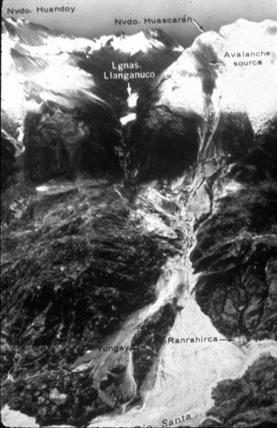 Katastrofické sesuvy 31. 5. 1970 Huascarán (Peru) Zemtesení M = 7,7 Objem laviny: 100 mil.