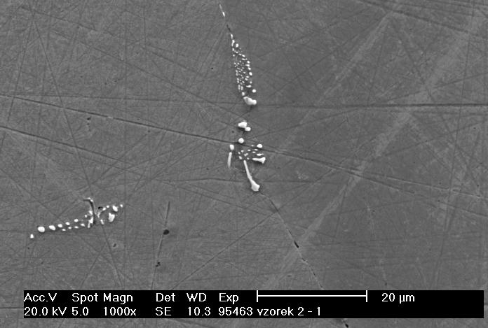 FSI VUT DIPLOMOVÁ PRÁCE List 61 nachází i oxidické a sulfidické vměstky a to jak uvnitř zrna, tak na jeho hranicích jak je patrné i z předchozích metalografických snímků.