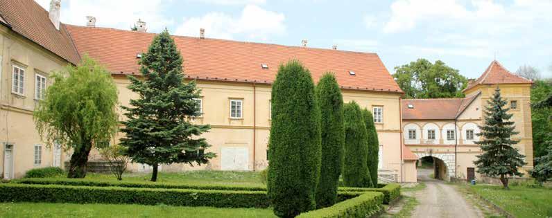 Dovolená na zámku Račice pro turisty a sportovně založené rodiny 30 km od Brna a 10 km od Vyškova Moravský kras a Drahanská vrchovina Již od 15. 6. 2017 Předzámčí s apartmány REZERVACE UBYTOVÁNÍ: TEL.