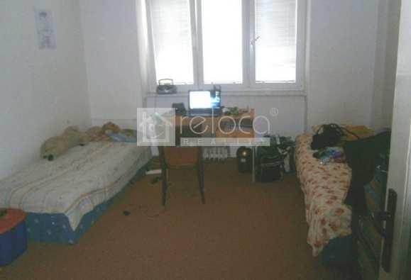 P.Č. Popis Foto 7 8 9 Hradec Králové Pražské Předměstí, ul. Haškova Pronájem bytu 2+1 ve zděném domě o velikosti 2+1, OV, 1NP. K bytu náleží sklep s výměrou 5 m 2.