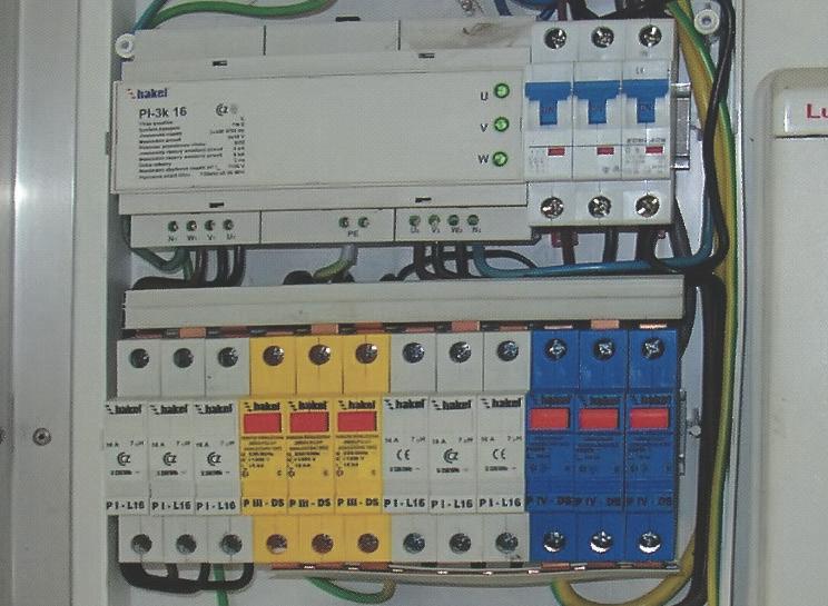 Ochrana elektronických přejezdových zařízení Pro elektronická přejezdová zařízení platí stejné zásady ochrany proti účinkům blesku jako pro elektronická stavědla.