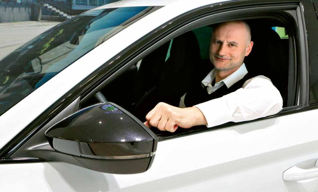 představujeme představujeme Dnes mají vozy složité a náročné odstíny. Bez pomoci počítačů bychom je neměli šanci vůbec připravit.