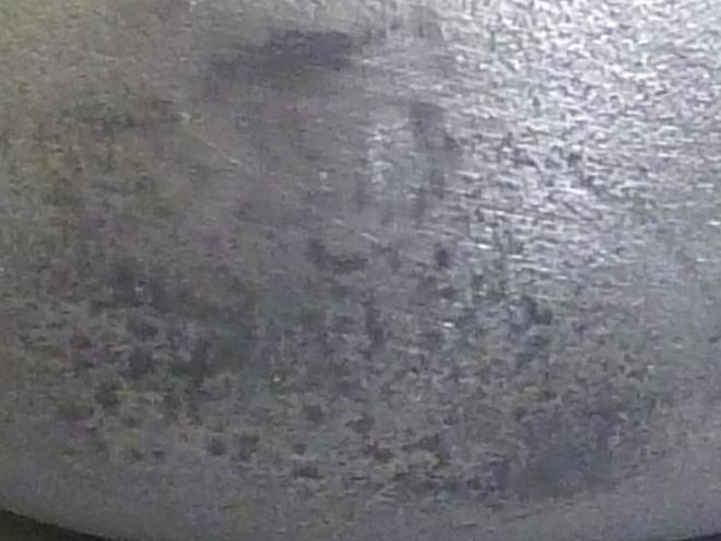 Následky defektu Tyto bubliny bývají často skryty pod povrchem v hloubce několika desetin mm, takže po odlití není tento defekt patrný. K jeho odkrytí dochází až během tryskání odlitku.