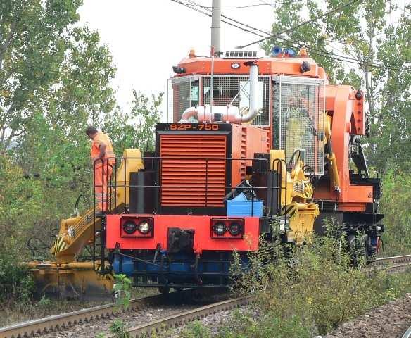 práce SZP-750, určený na prácu na železničných tratiach