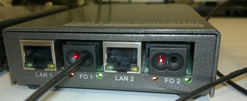 atp. Optické rozhraní je typu OptoLock (viz strana 27) a elektrické je standardní konektor RJ-45 (resp. 8P8C) pro Fast Ethernet (standard 802.3u). Převodník vyžaduje externí napájení 5 V.