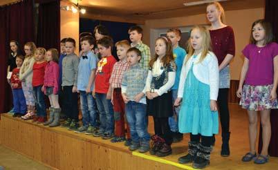 Program oslavy vymyslela a s dětmi nacvičila paní Blanka Dvořáková, samozřejmě nechyběla tradiční ky- čka, zákusky, chlebíčky a víno.