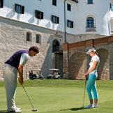 green fee -18 igralnih polj, najem avtomobila za golf, malica v golf klubski hiši). Možnost pridobitve potrdila Petrol kluba: od 1. 9. 2015 do 31. 10. 2015. Termin izkoriščanja potrdila Petrol kluba: od 1.