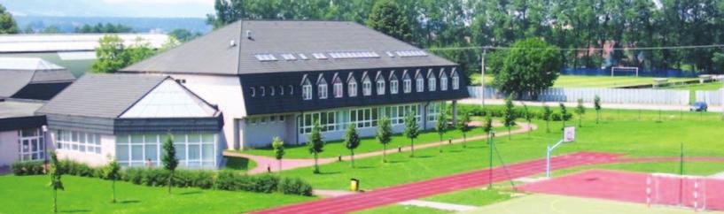 Sportovní hala a gymnastická hala Sportovní hala a gymnastická hala Součástí školského areálu /výstavba 1999/ je sportovní komplex, jehož dominantou je sportovní hala a gymnastická hala.