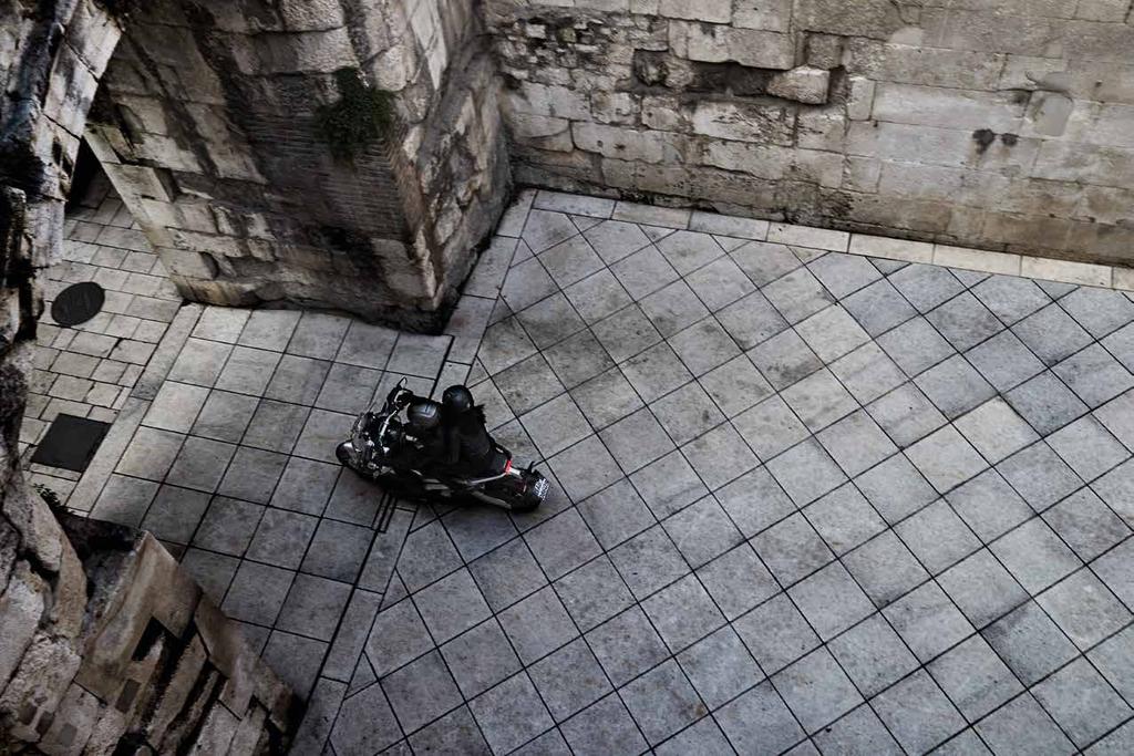 23 24 TECHNOLOGIE HONDA Společnost Honda vyvinula pro svoji modelovou řadu motocyklů mnoho inovačních technologií za účelem co nejvíce zpříjemnit váš život a zlepšit svět, ve kterém žijeme.