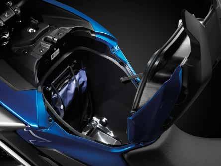 11 12 NC750X OSVOBOZUJÍCÍ SÍLA Model NC750X hraje v řadě NC750 roli dobrodruha; a je také tím, na koho se můžete spolehnout, každý den ať už při