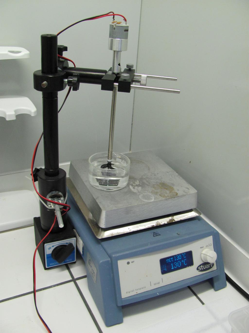 5. Pr ı prava membra n pomocı anizotropnı ho lepta nı kr emı ku 35 d (µm) 120 100 bez mı cha nı s mı cha nı m 80 na ru st koncentrace 60 pokles koncentrace 40 20 0