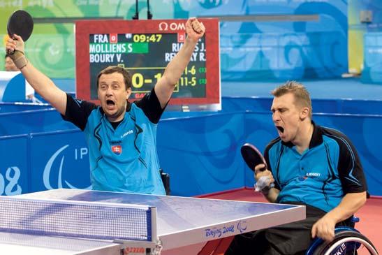 Ján Riapoš a Rastislav Revúcky po poslednej finálovej loptičke. pokračovanie zo str. 23 nám ujde vlak, môže byť slovenský paralympijský šport už o osem rokov bez medailí.