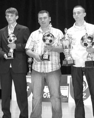 Medzi rozhodcami zvíťazil po druhýkrát za sebou I. Fecura z Čabaloviec. V súťaži slušnosti Fair play v sezóne 2009/2010 v I. triede zvíťazil Sokol Vydraň pred Belou a Modrou. V II.