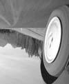: 0908 440 324 * Predám chalupu 12 km od Sniny, tiché prostredie, perfektný prístup, elektrina, vlastná studňa, veľký pozemok so záhradou, hospodárska budova, okamžite k používaniu. Cena dohodou. Tel.