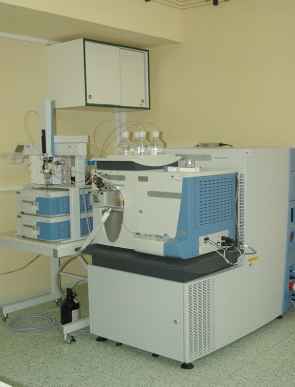 LTQ ORBITRAP Velos Hmotnostná spektrometria biomolekúl s vysokým rozlíšením MS spojená s kvapalinovou chromatografiou Proteomické analýzy
