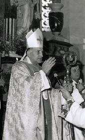 zaredio nadbiskup Antun Bauer, mladu misu služio je u Daruvaru 3. srpnja, a od 1. rujna ondje je počeo službu kapelana.