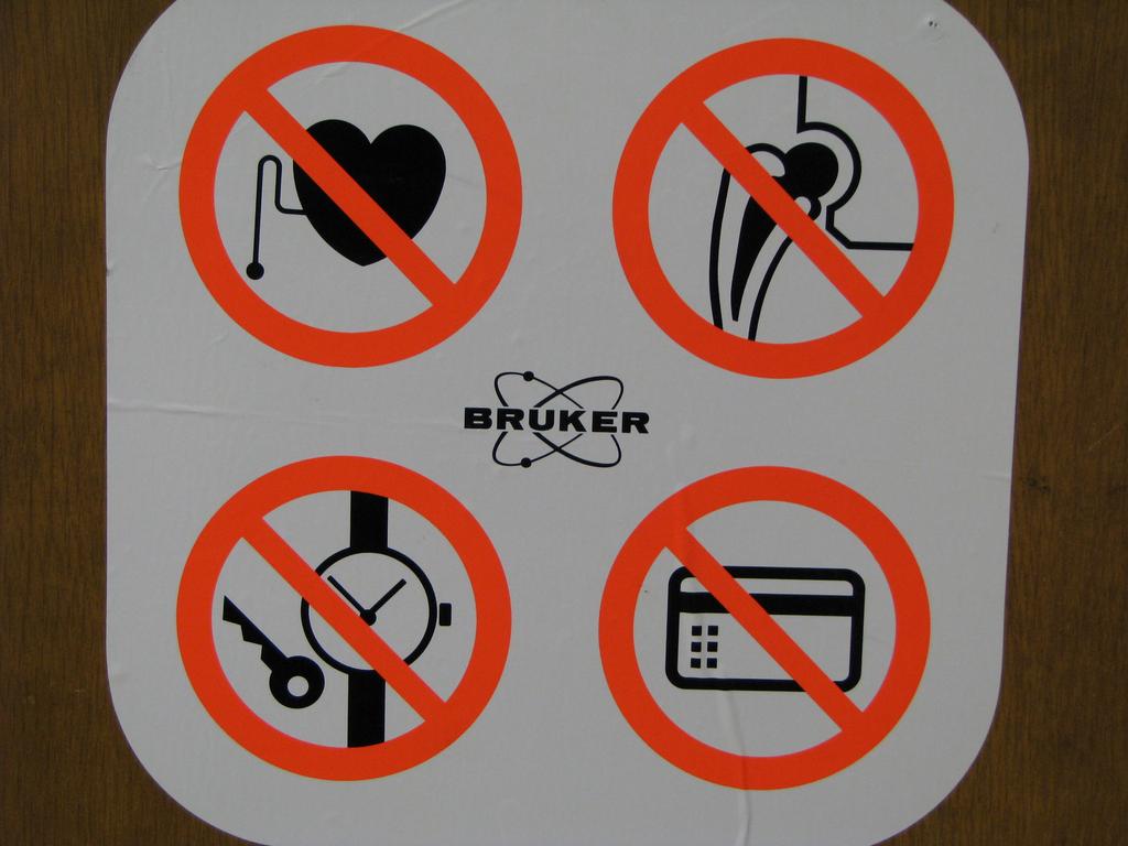 1) Magnet 2) Spektrometr 3)