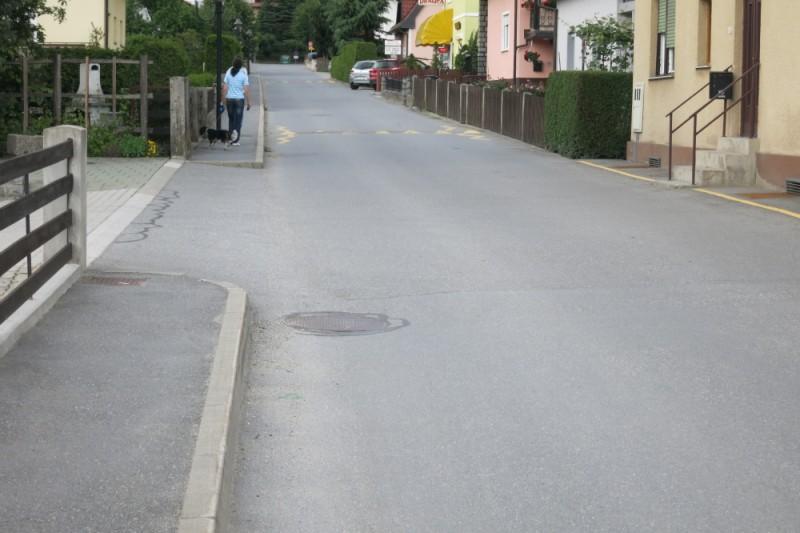 4.1.1 POHORSKA CESTA Pohorska cesta poteka od križišča z Mariborsko cesto do mesta Dobrava. Dolžina ulice je 2768 metrov, širina pa od 4.70 metra do 6.60 metra.