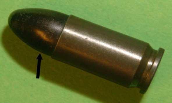 Pro úsporu olova, byl zaveden pistolový náboj 9 mm Parabellum "m.e." (mit Eisenkern). Olověné jádro střely je nahrazeno ocelovým (Obr.