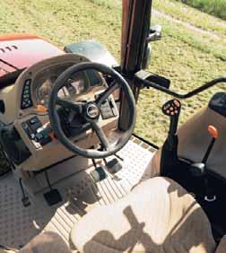 Dalším prvkem je použití vyspělé převodovky s dvoustupňovým PowerShiftem a reverzací pod zatížením PowerShuttle. Uživatelský komfort zvyšuje použití moderní kabiny z traktorů CVX s novým ovládáním.