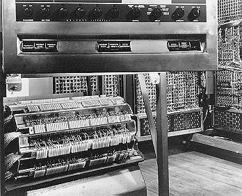 1951 - zapojenie ENIACu už nebolo možné meniť a tak