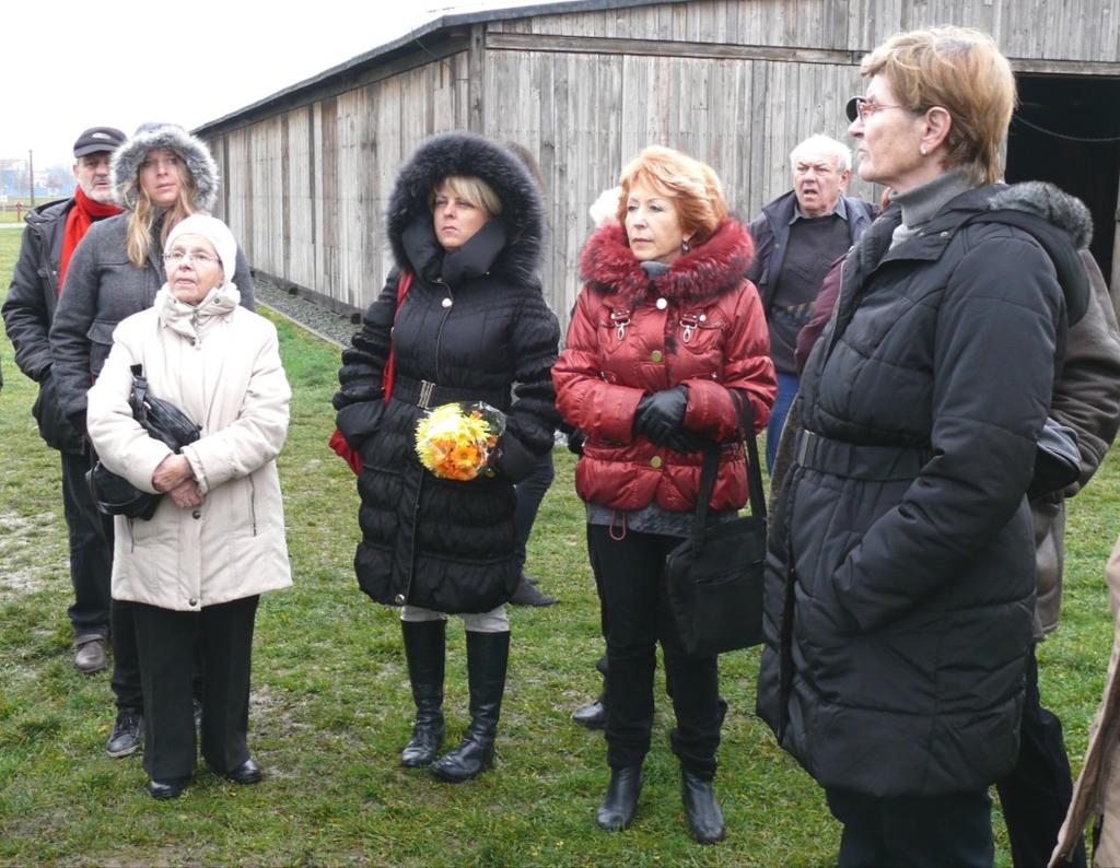 Z koncentračního tábora Ravensbrück bylo do Osvětimi transportováno několik lidických žen šest z nich nepřežilo, mezi nimi i prababička lidické starostky paní Anna Himlová.