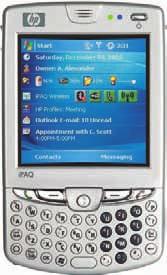 katalog mobilů OSTATNÍ HP ipaq hw6910 Telefon zaujme na první pohled rozměrnou hardwarovou QWERTY klávesnicí na přední straně pod displejem.