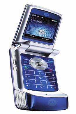 MOTOROLA katalog mobilů Motorola Krzr K1 Tento telefon jako by z oka vypadl Razru V3, na který se bude snažit navázat. Kromě funkcí však také trochu nabral na rozměrech, které nyní činí 103 42 16 mm.