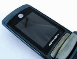 MOTOROLA katalog mobilů Motorola Razr2 V8 Záplava Razrů je nekonečná, zatím posledním představeným je véčko Razr2 V8.