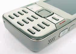 Telefon, který je vybaven snad vším, na co si lze vzpomenout, je právem považován za modernějšího nástupce oblíbené N73.