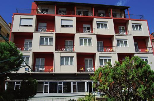 garáž (na vyžádání, za příplatek). Hostům je k dispozici bazén (12x5 m) v residenci Miramare (vzdálené cca 300 m) a privátní pláž (v období 24.06. - 25.08. za příplatek pro hotelové hosty, 26.06. - 19.