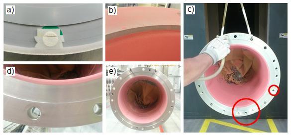 3 Maskovací příruba s těsněním testování prototypu. a), b) ulpěné částice PNH v pórech těsnění, c) odsávání vzniklého záprachu, d), e) přechodová hrana růžového laku na čelní ploše příruby pouzdra.
