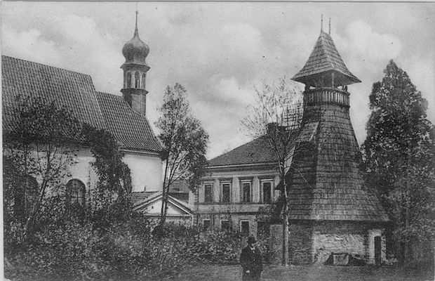 HISTORIE CHRÁMŮ: KOSTEL SVATÉ LUDMILY V MĚLNÍKU Na místě, kde kostel sv. Ludmily stojí, přenocovala podle pověsti sv. Ludmila po přijetí křesťanské víry.