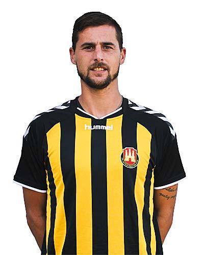 PREDSTAVUJEME Meno Priezvisko Peter Majerník Pozícia v FK obranca Inter Bratislava Vek 37 PREZRAĎ NÁM NIEČO O SEBE OSOBNÝ ŽIVOT KDE A KEDY SI ZAČAL S FUTBALOM ŠPORTOVÁ KARIERA ČO ŤA PRIVIEDLO OPÄŤ DO
