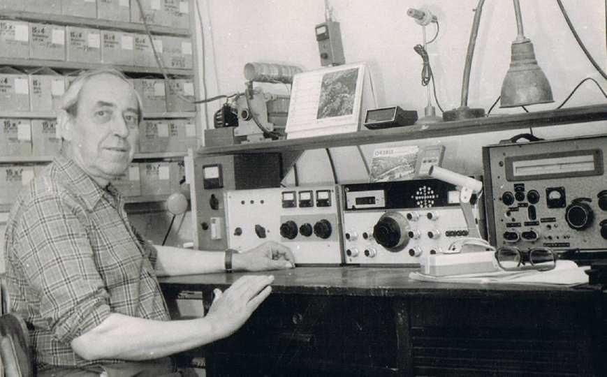 Členský zpravodaj Veterán Rádio Klub B r n o Ročník XXI 2014 číslo 3 Historický snímek. Zakládající člen VRK č.